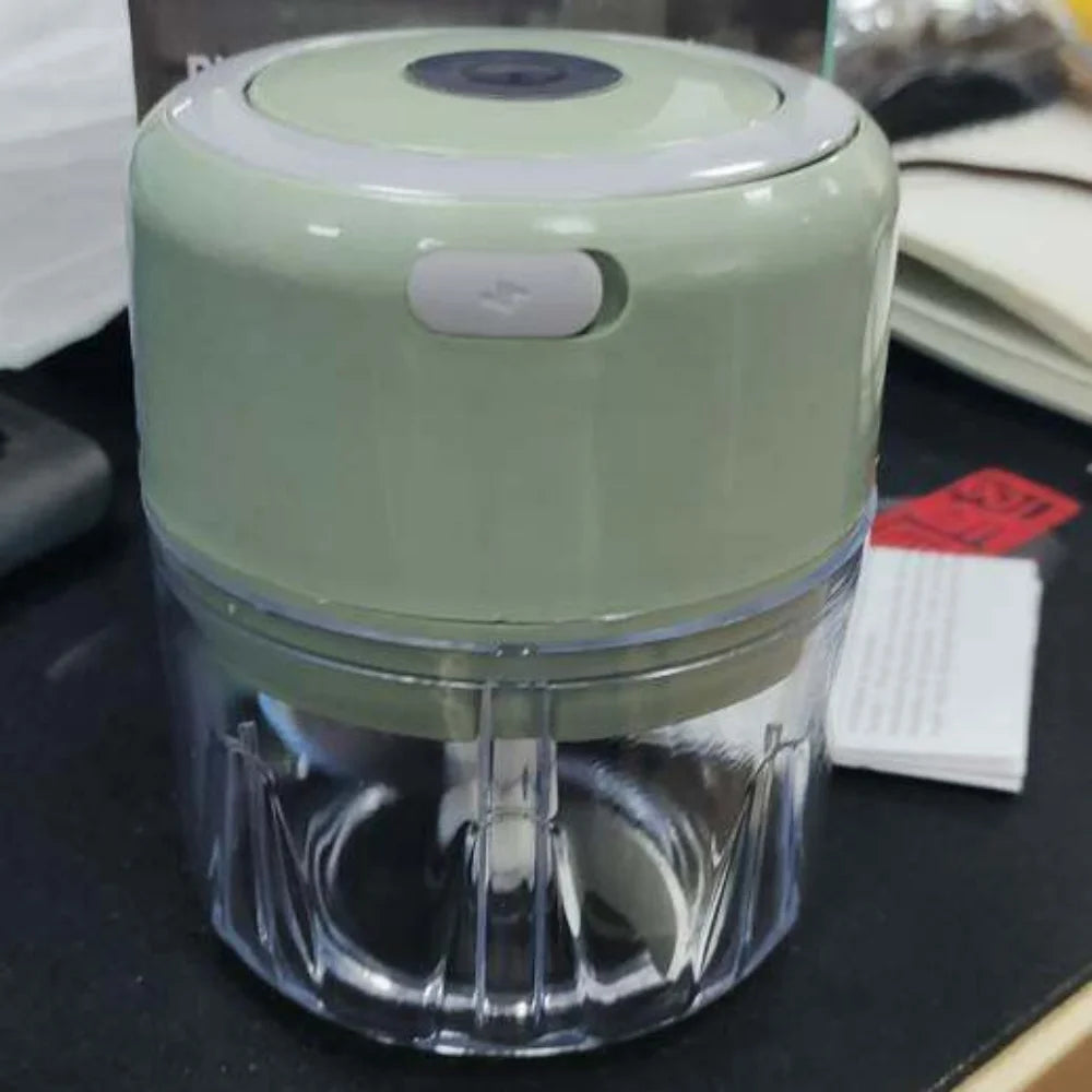 Mini Rechargeable Garlic Chopper and Meat Grinder, Durable and Sturdy, Suitable for Crushing Garlic, Chili, Onions, Minced Meat,